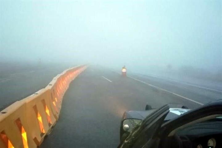 Cierran carretera Saltillo-Monterrey por niebla