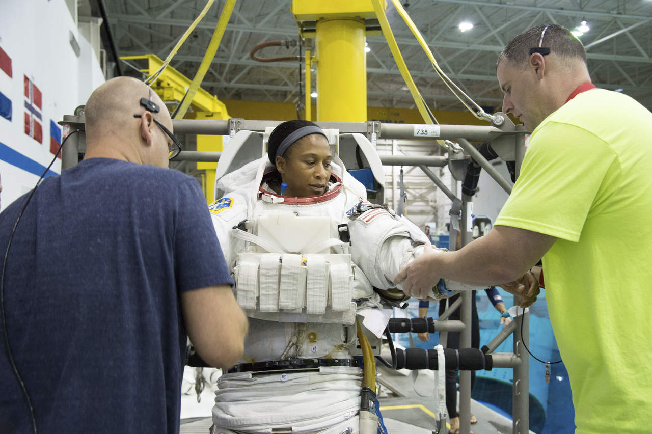 Retiran de misión espacial a Jeanette Epps, astronauta de la NASA