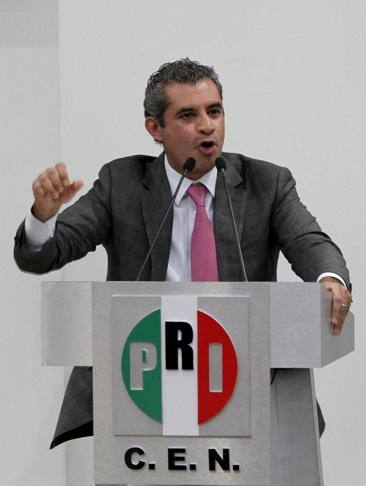 Diputado priista niega que se haya solicitado la renuncia de Ochoa Reza