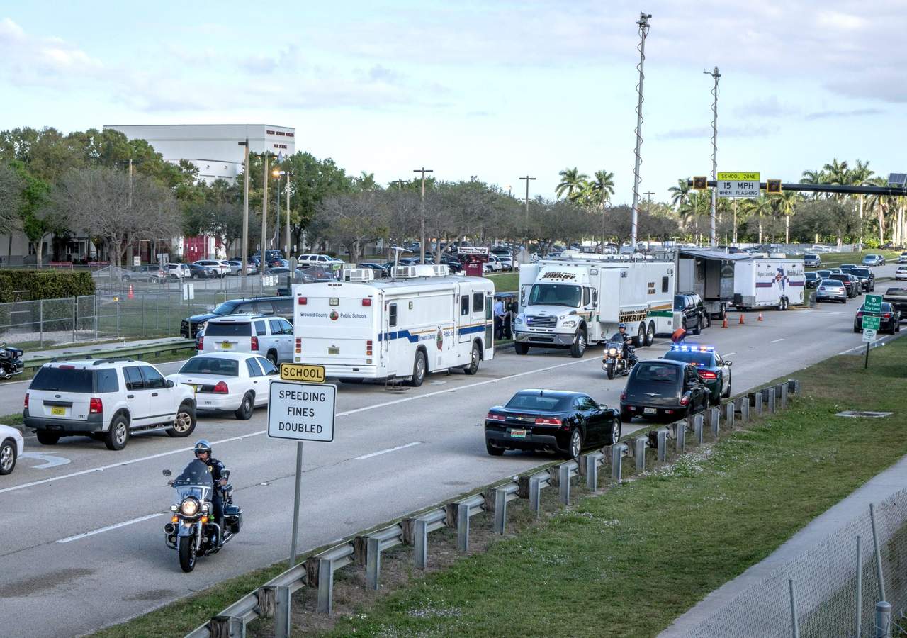 Autor de tiroteo en Florida es acusado de 17 cargos de asesinato