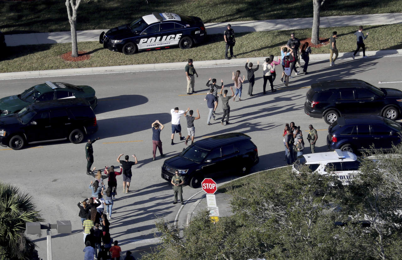 Condado de Florida donde fue el tiroteo tendrá agentes con rifle en escuelas