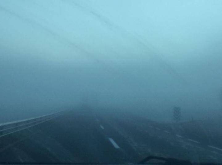 Autopista Saltillo-Monterrey, con presencia de niebla