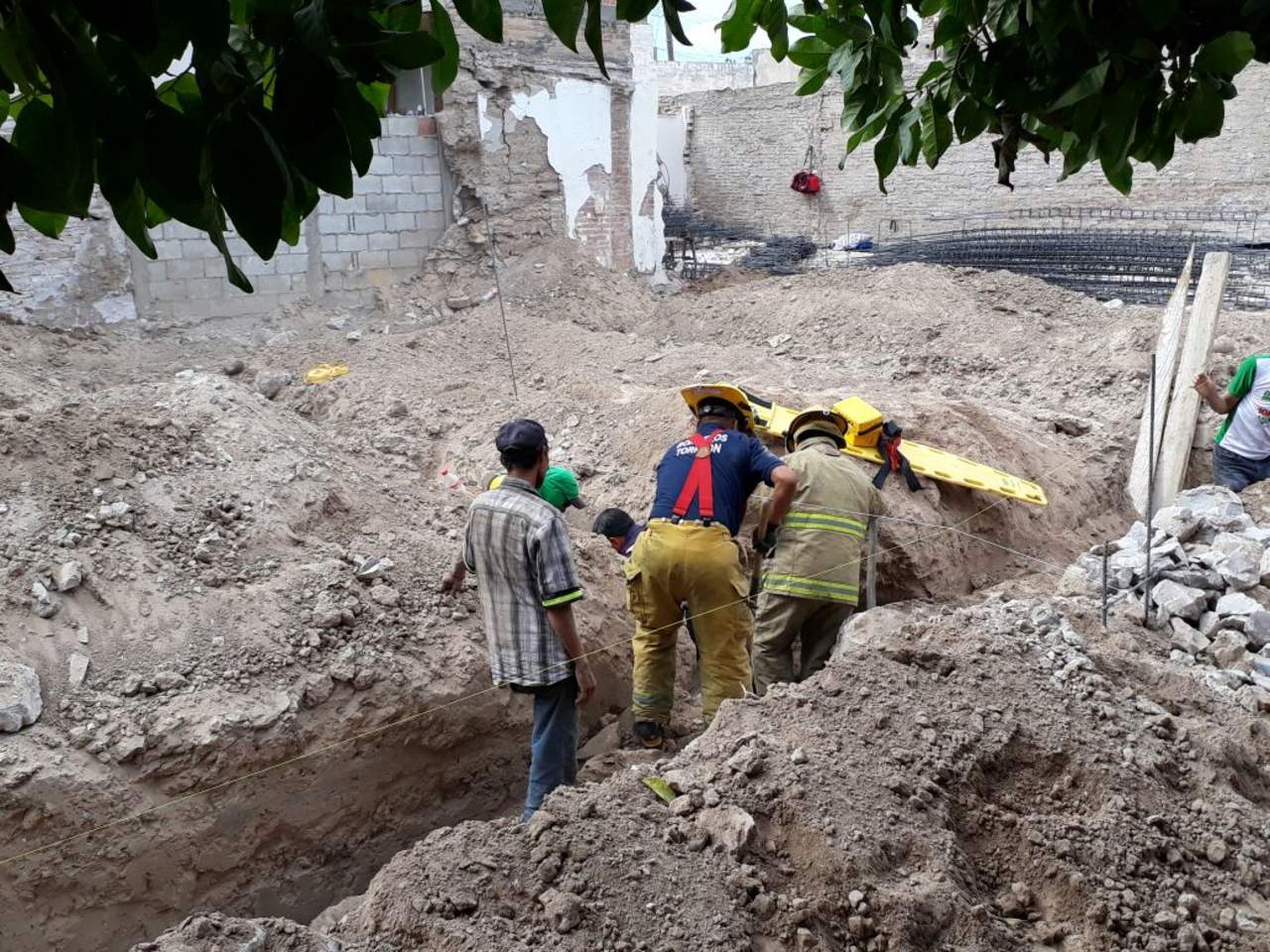 Se derrumba construcción en Torreón; un lesionado