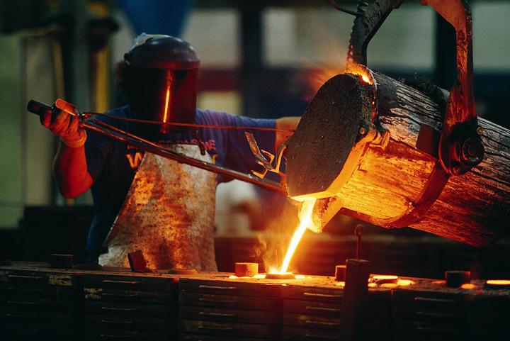 Obreros piden defensa a la industria del acero
