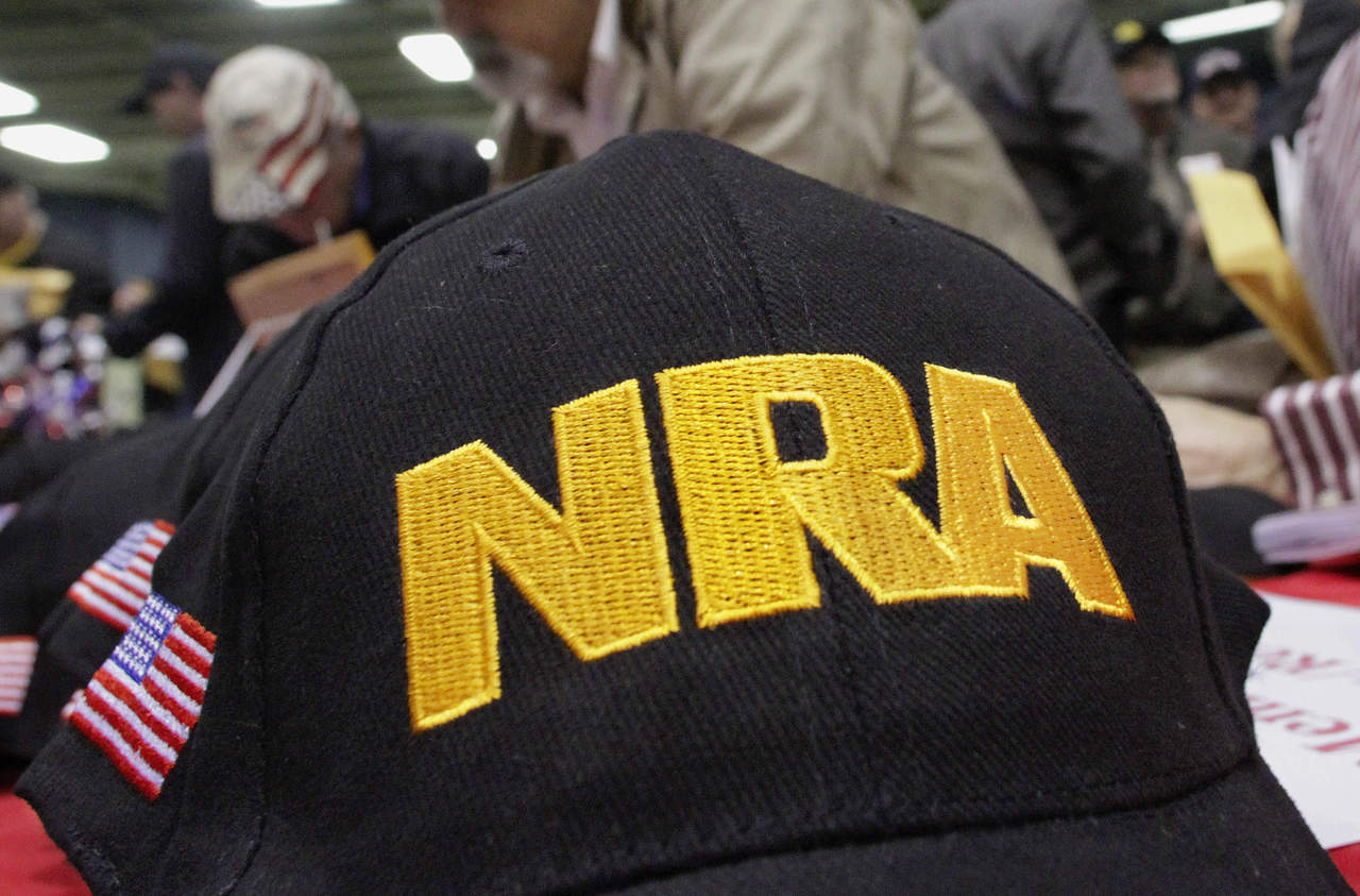 Demanda la NRA a Florida por ley que restringe venta de armas