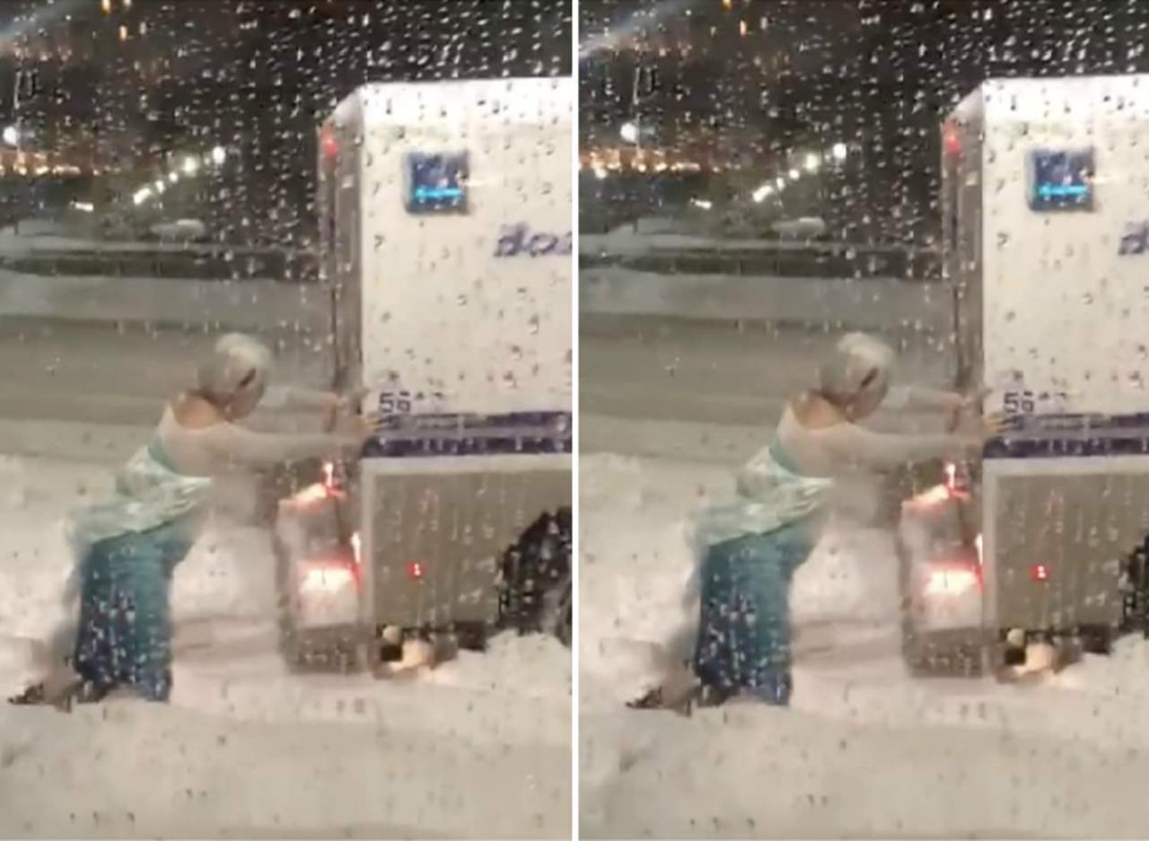 Hombre vestido de Elsa empujando un camión se hace viral