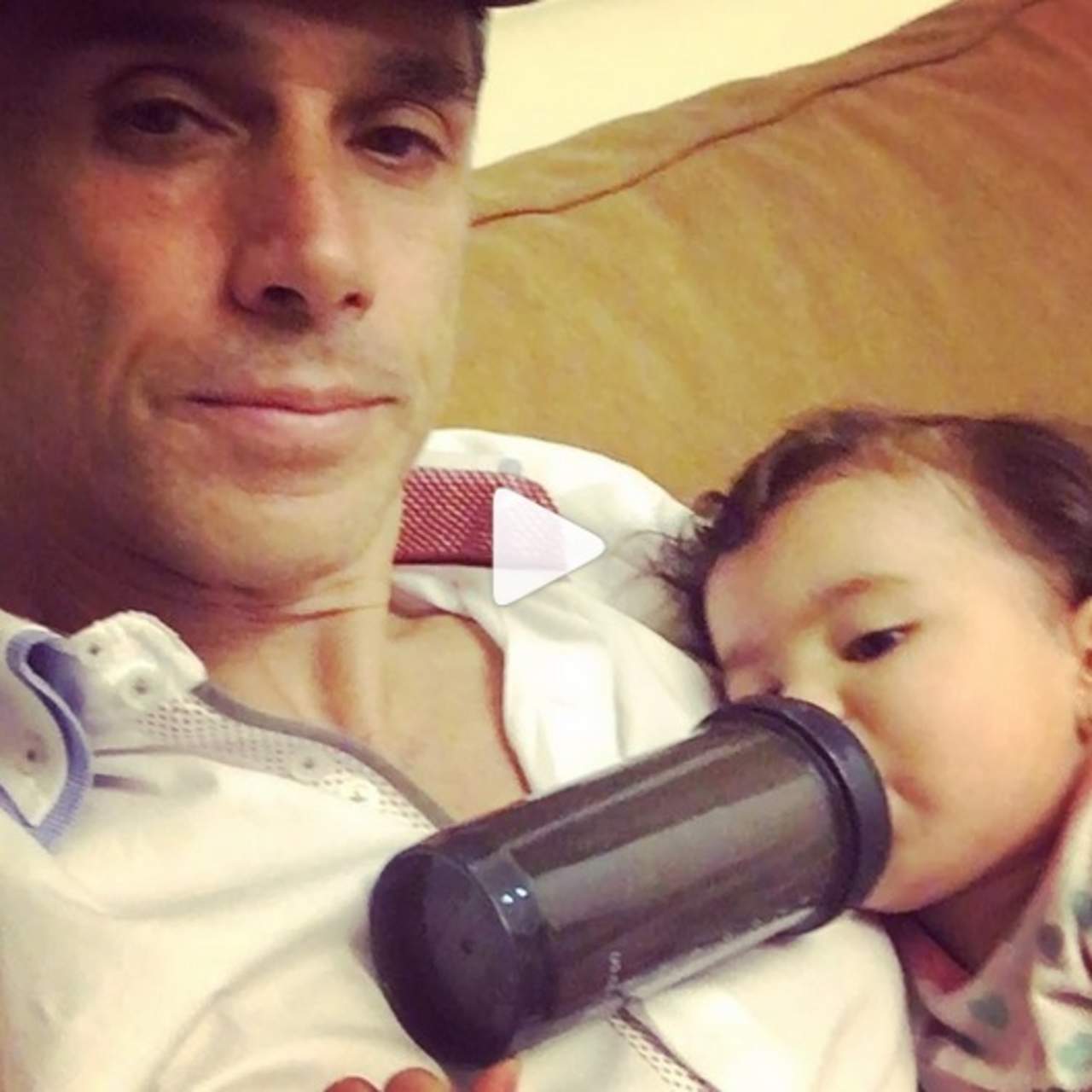 Sergio Mayer se reencuentra con su nieta