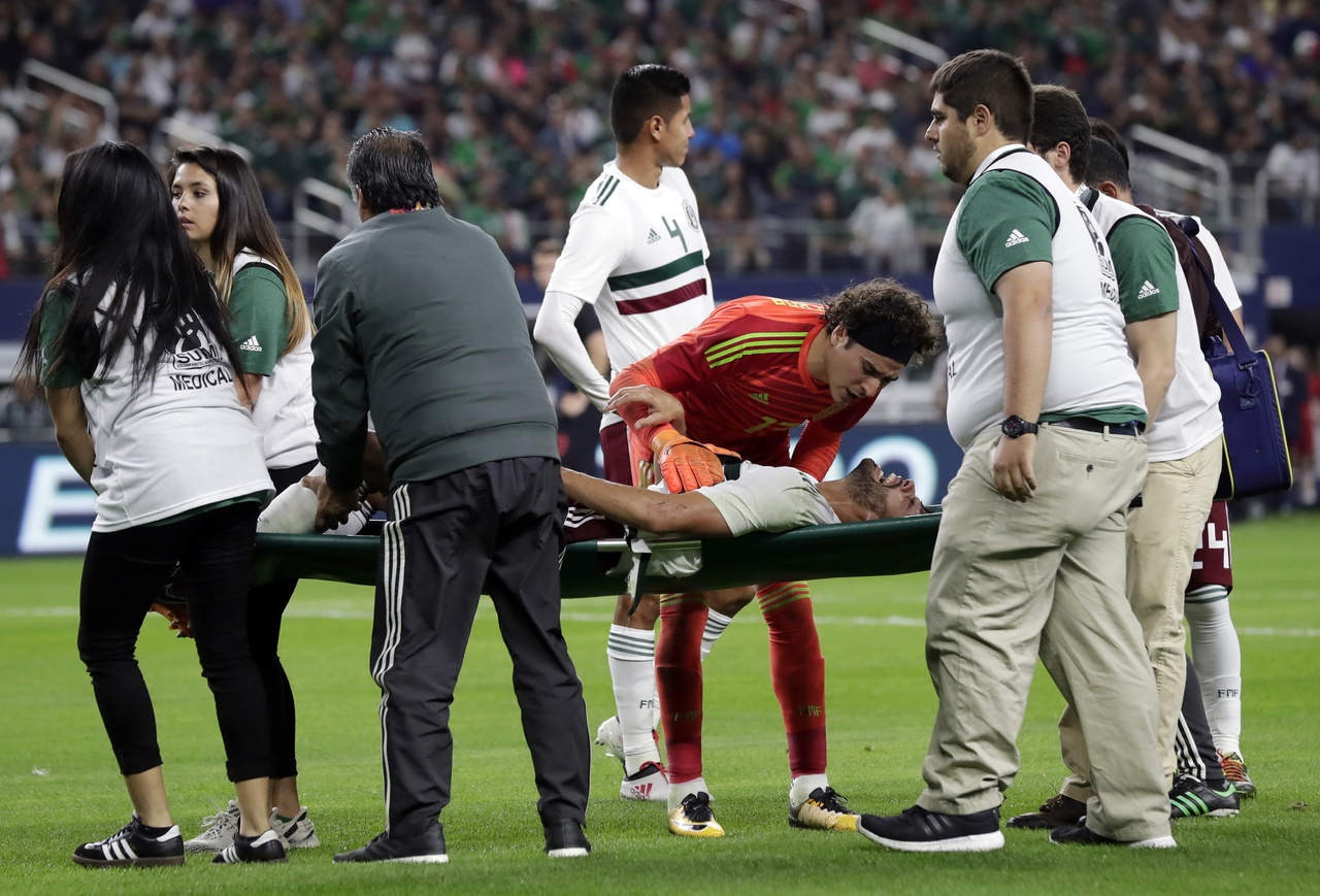 Tras lesión, Néstor Araujo recibe mensajes de apoyo