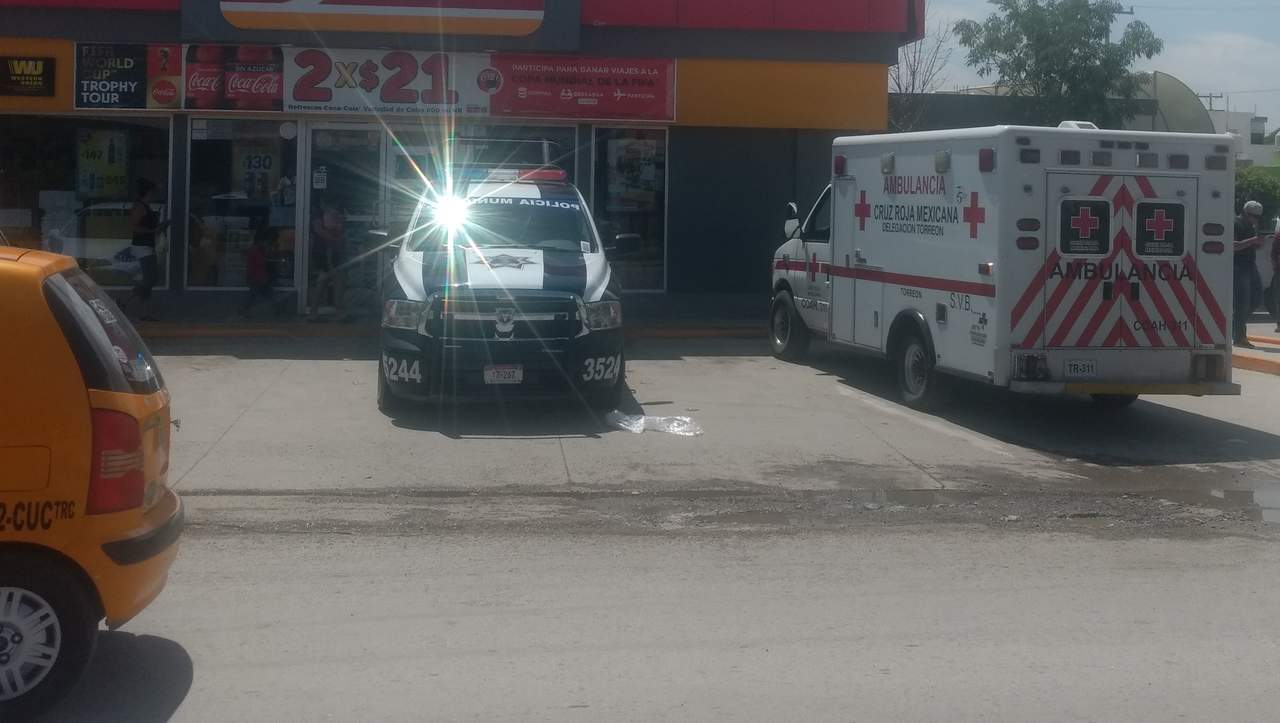 Asaltan tienda de conveniencia en Torreón; hay un detenido