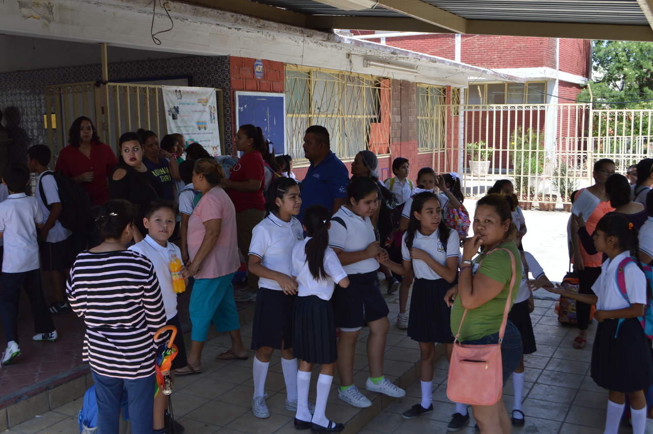 Regresan a clases más de 200 mil niños en La Laguna