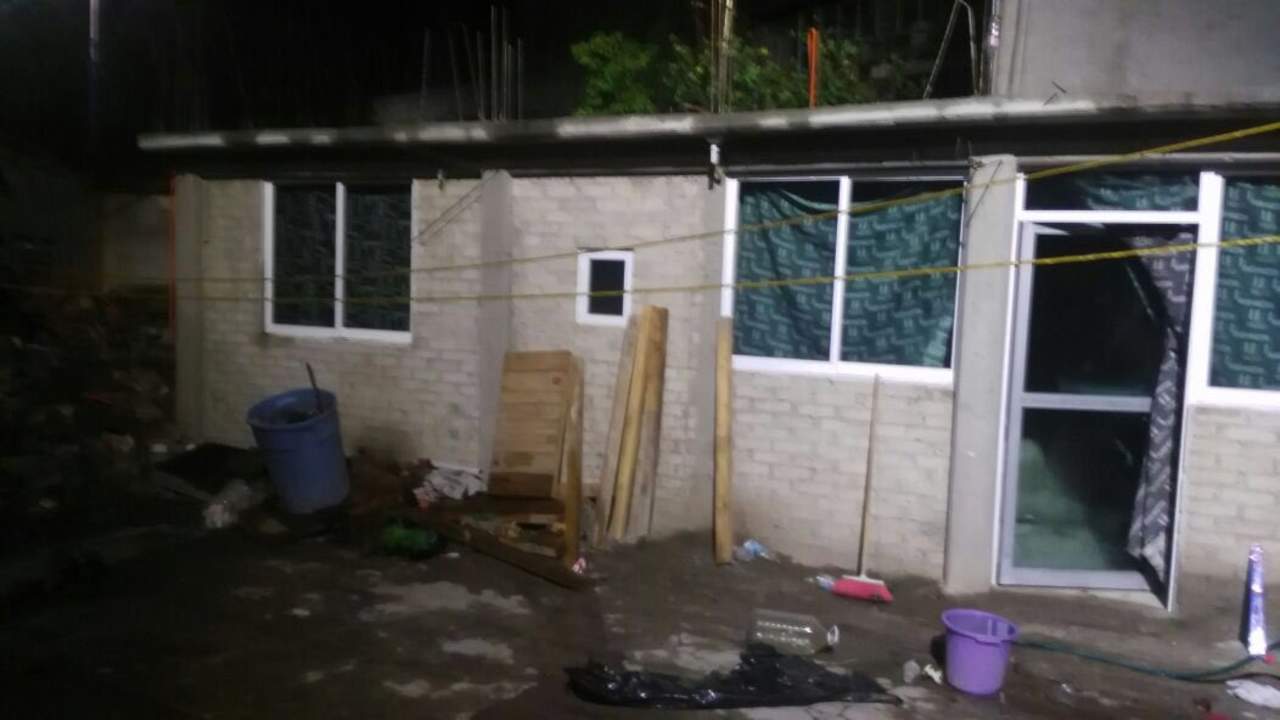 Policías descubren toma clandestina en vivienda de Edomex