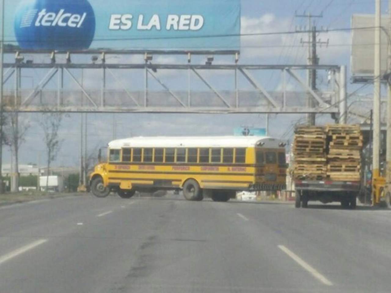 Tras emboscada a policías, reportan bloqueos en Reynosa