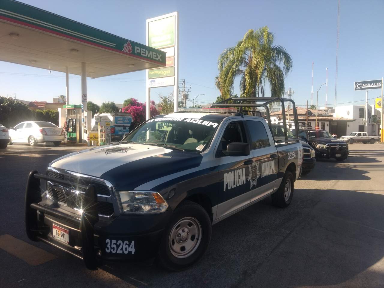 Hombres armados asaltan gasolinera; se llevan más de 50 mil pesos
