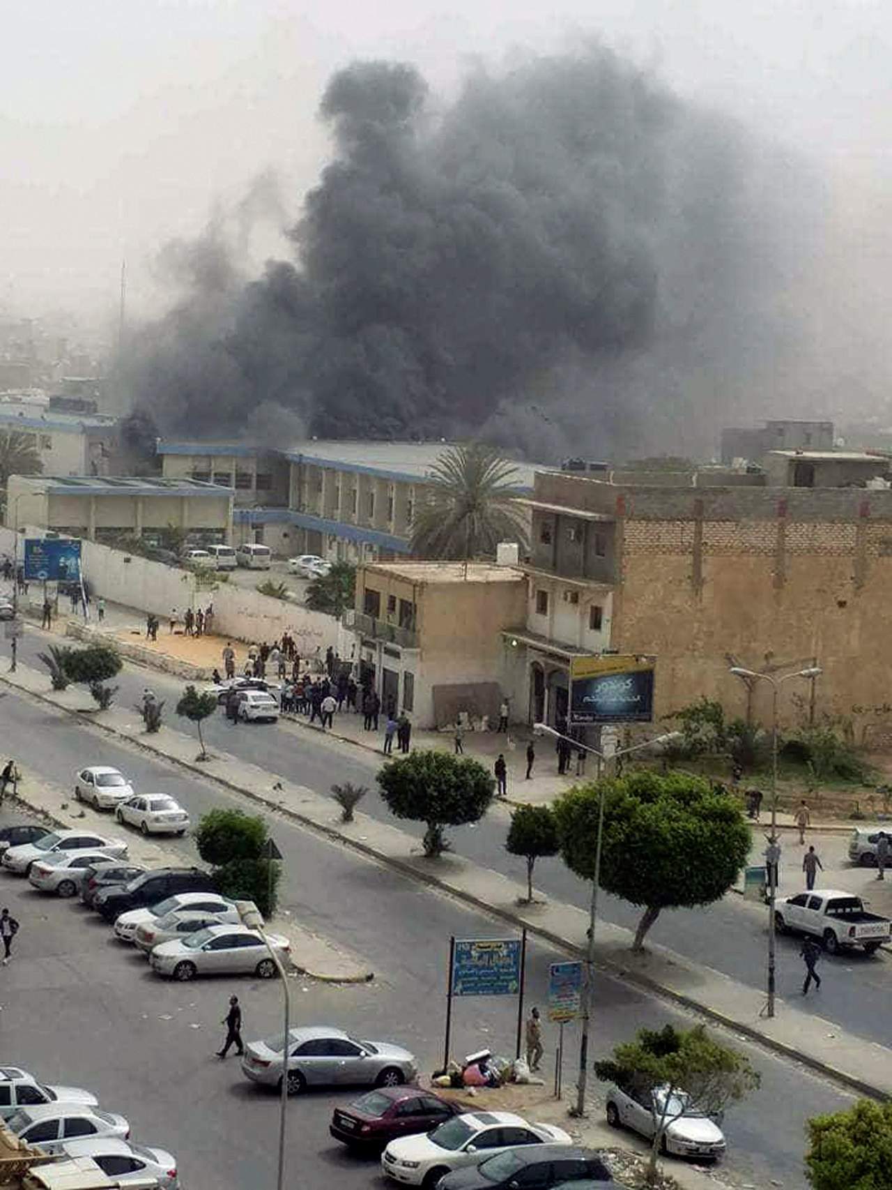 Atentado contra sede electoral de Libia deja 14 muertos