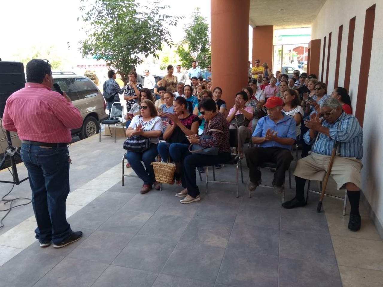 Maestros protestan en Clínicas del Magisterio de Coahuila