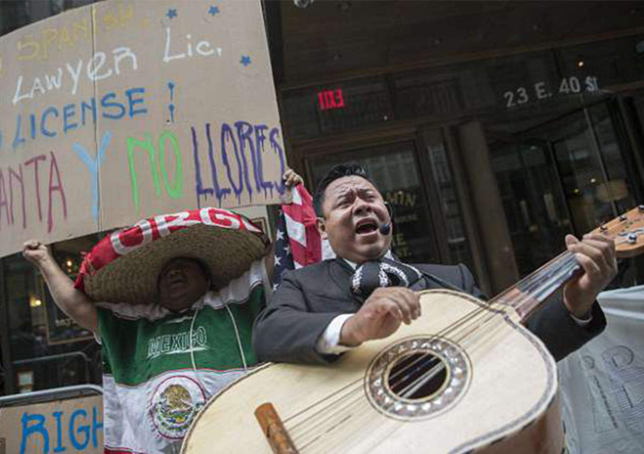 VIRAL: Llevan mariachi al apartamento de racista de Nueva York