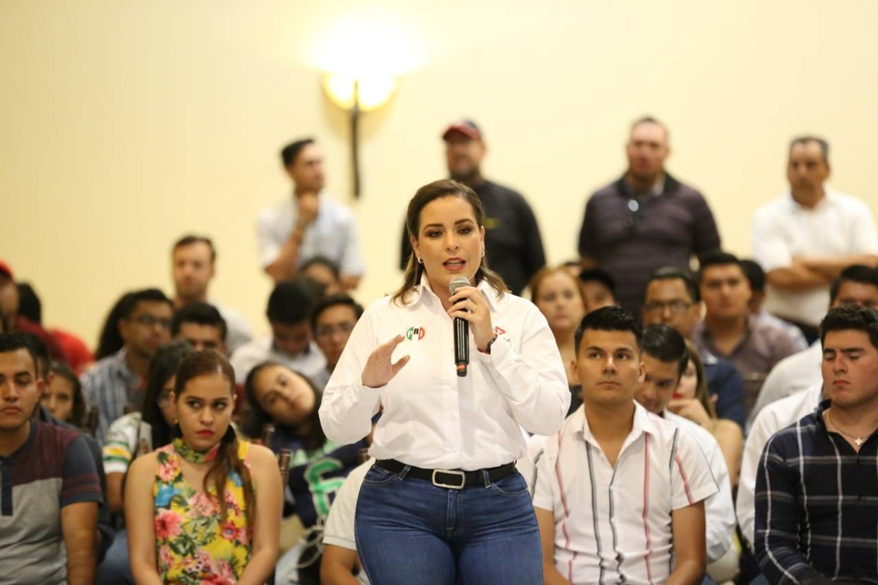 Apoyo a jóvenes en primer empleo: Verónica Martínez