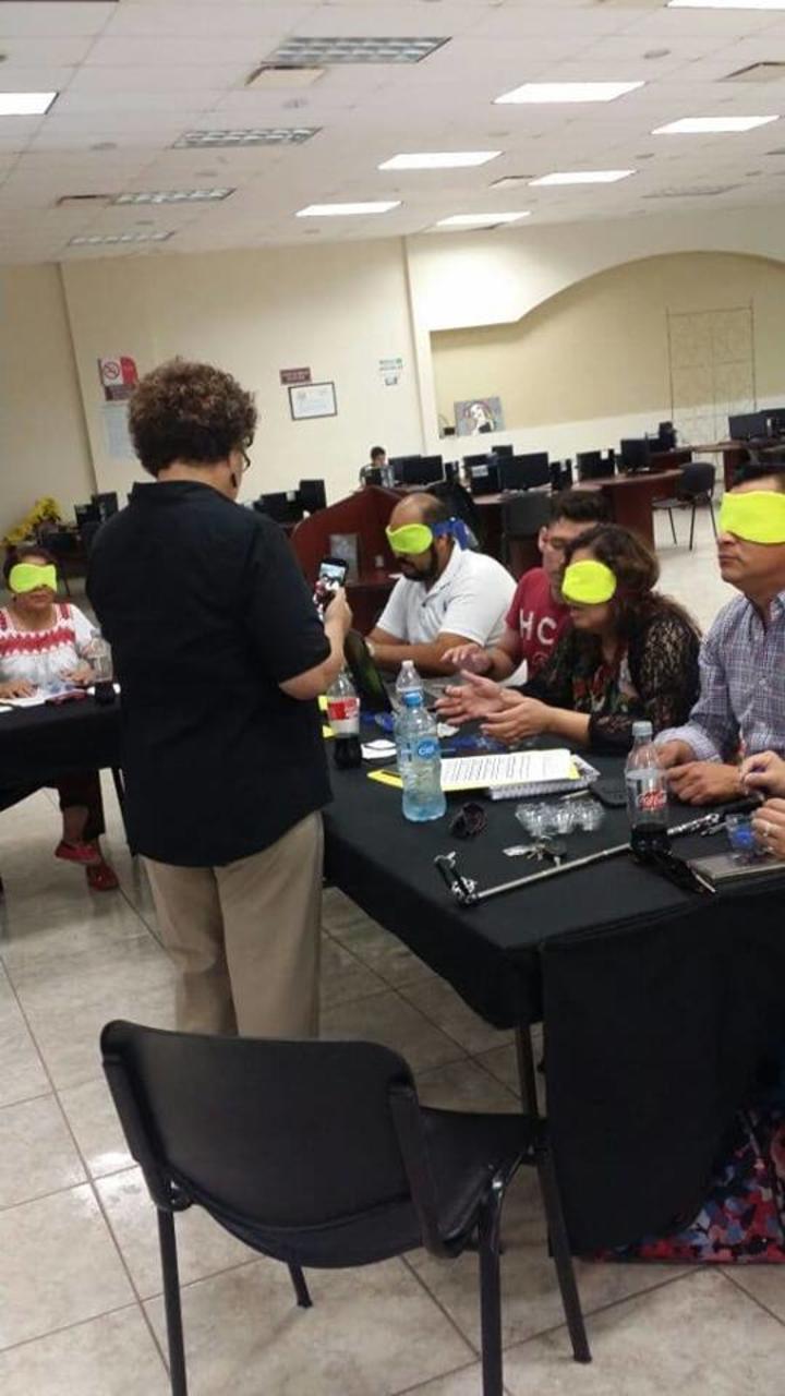 Imparten taller de lectura y escritura braille en Acuña