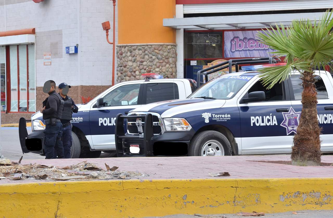 Roban con violencia camioneta en colonia San Joaquín