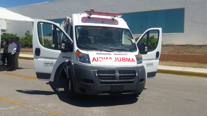 Entregan 12 ambulancias en Coahuila; se esperan 16 más de la Federación