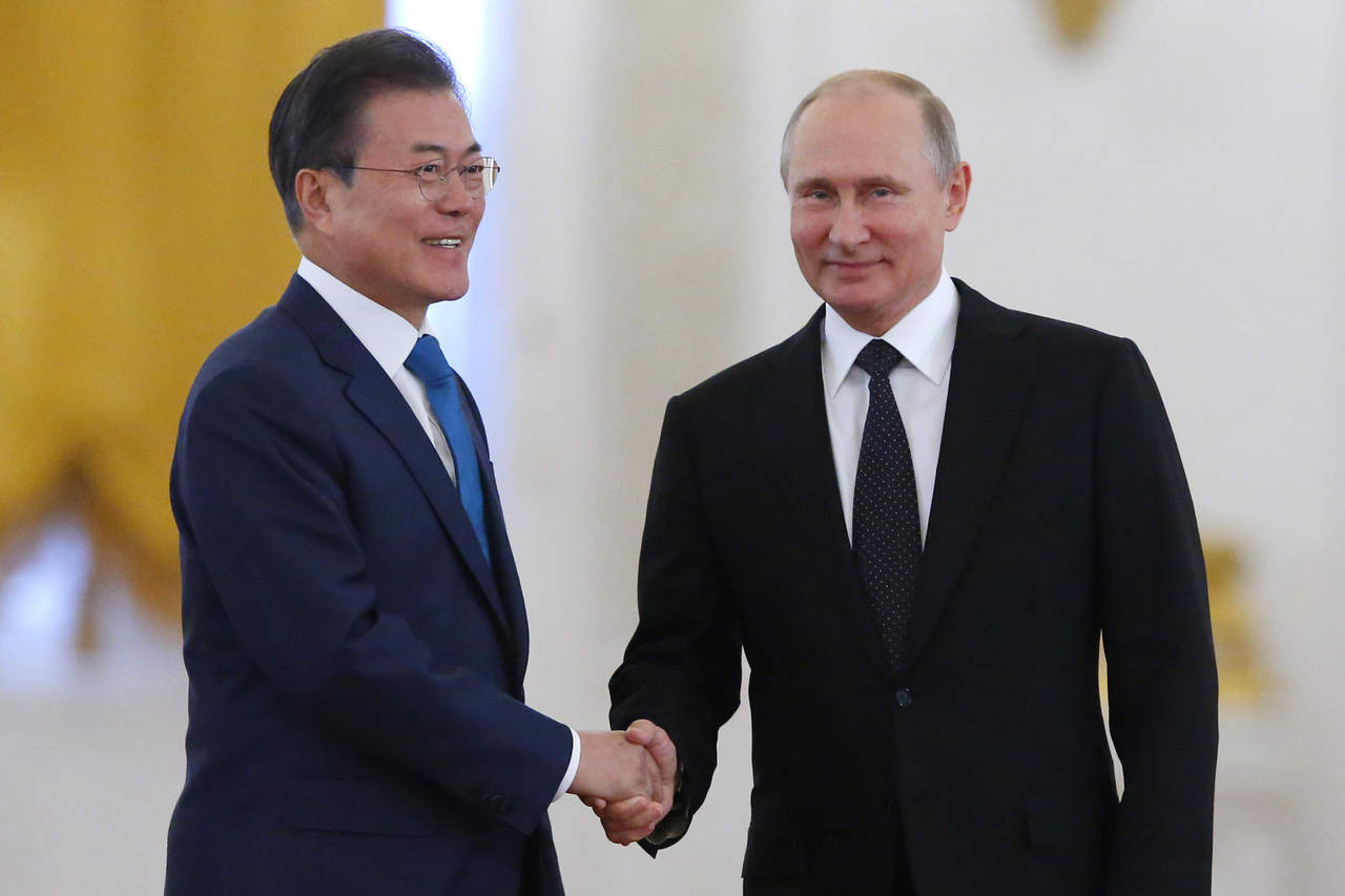 Se reúnen Putin y Moon; acuerdan ampliar cooperación