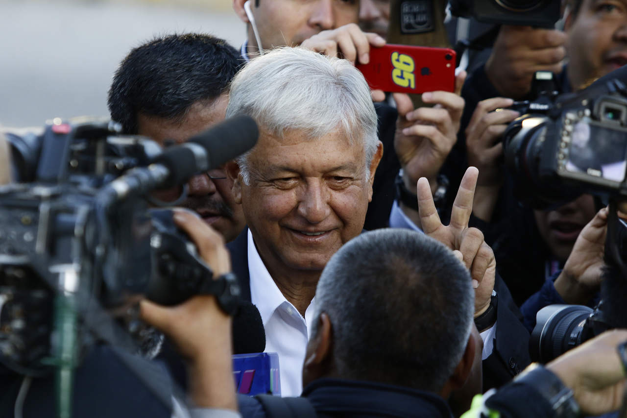 López Obrador, primer candidato en emitir su voto