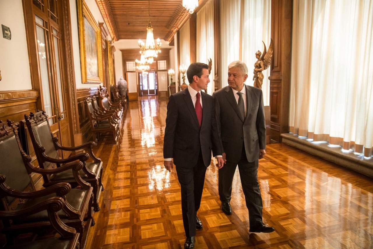 Se reúnen Peña Nieto y AMLO en Palacio Nacional