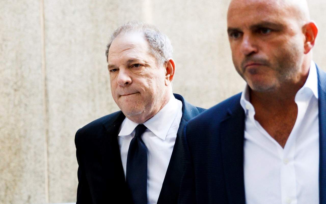Weinstein, en libertad bajo fianza tras acusación de tercera mujer