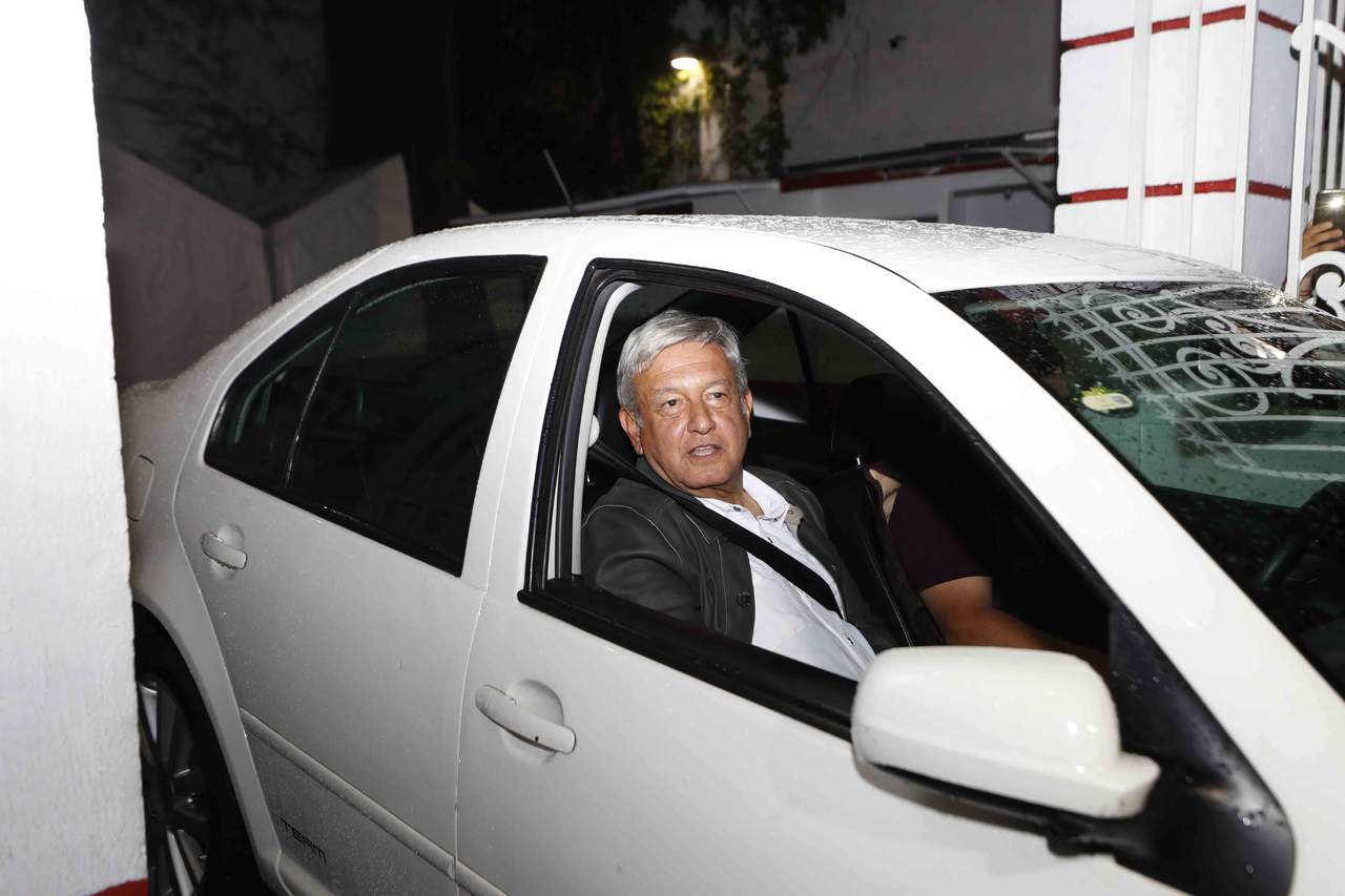 Abogados piden a López Obrador reformas contra la defraudación fiscal