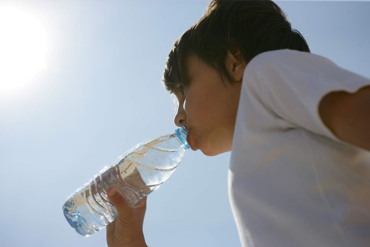 Importante hidratarse durante los meses de mayor calor