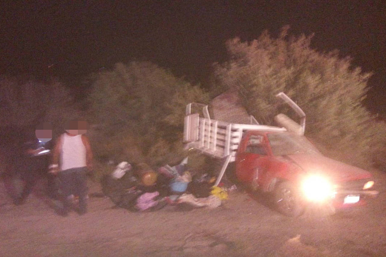 Familia de Torreón sufre volcadura en Ceballos
