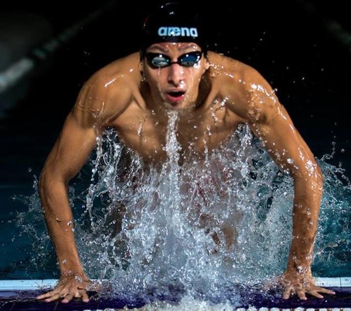 Felicita Riquelme a lagunero que ganó medalla de oro en natación