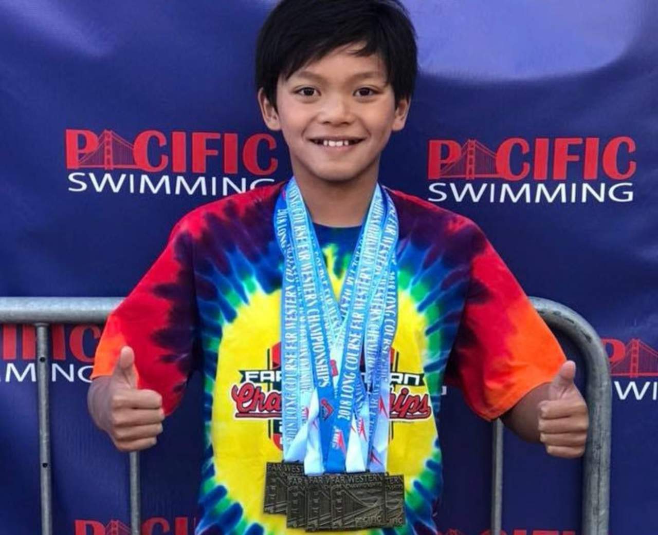 Niño de 10 años llamado Clark Kent rompe récord de Michael Phelps