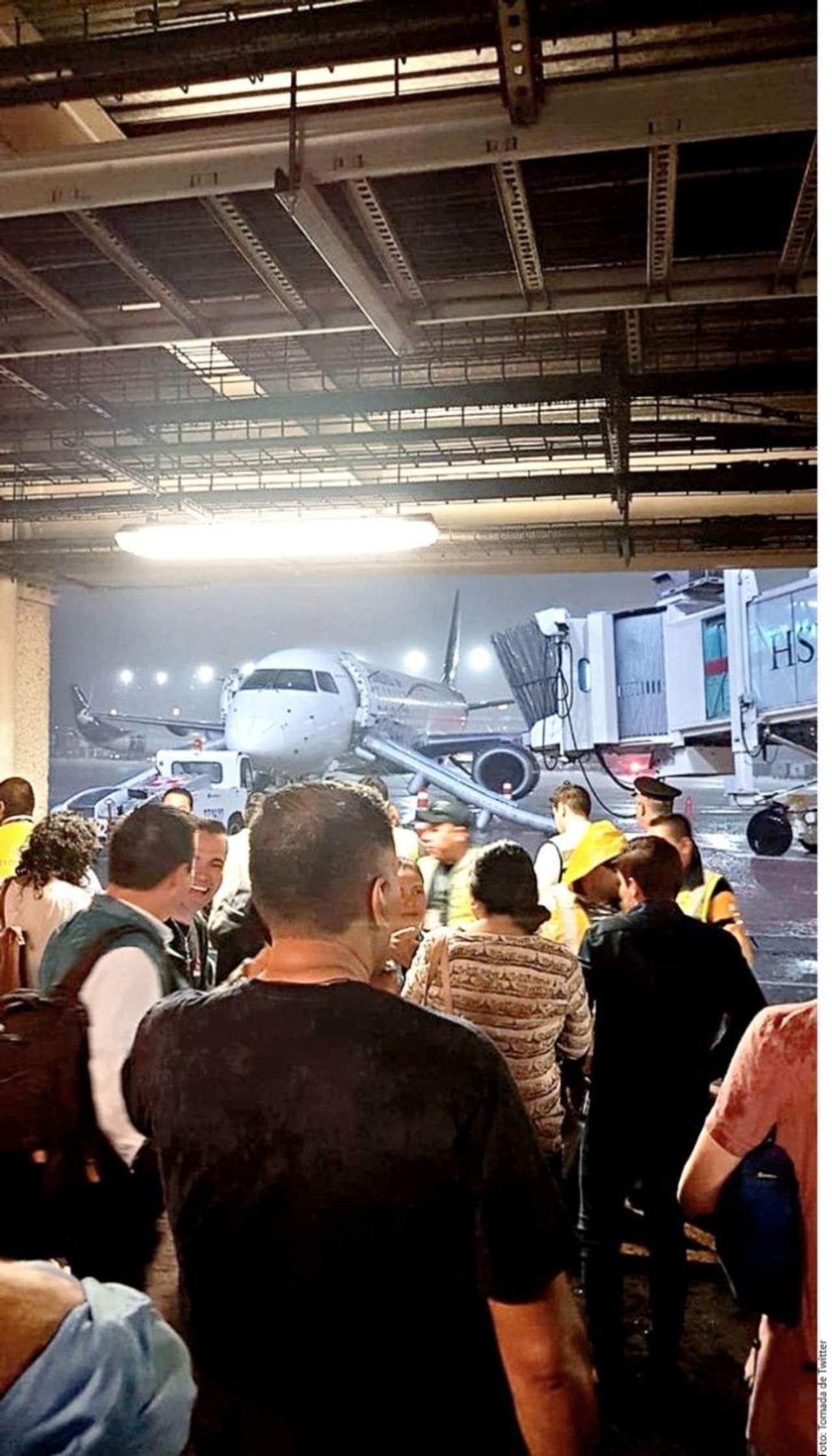 Desalojan avión de Aeroméxico por alarma de fuego