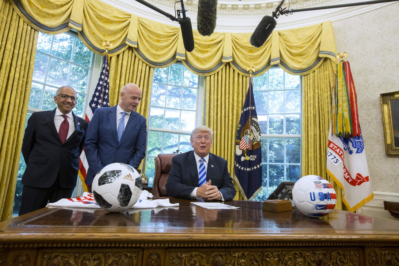 Trump se reúne con Gianni Infantino para hablar del Mundial
