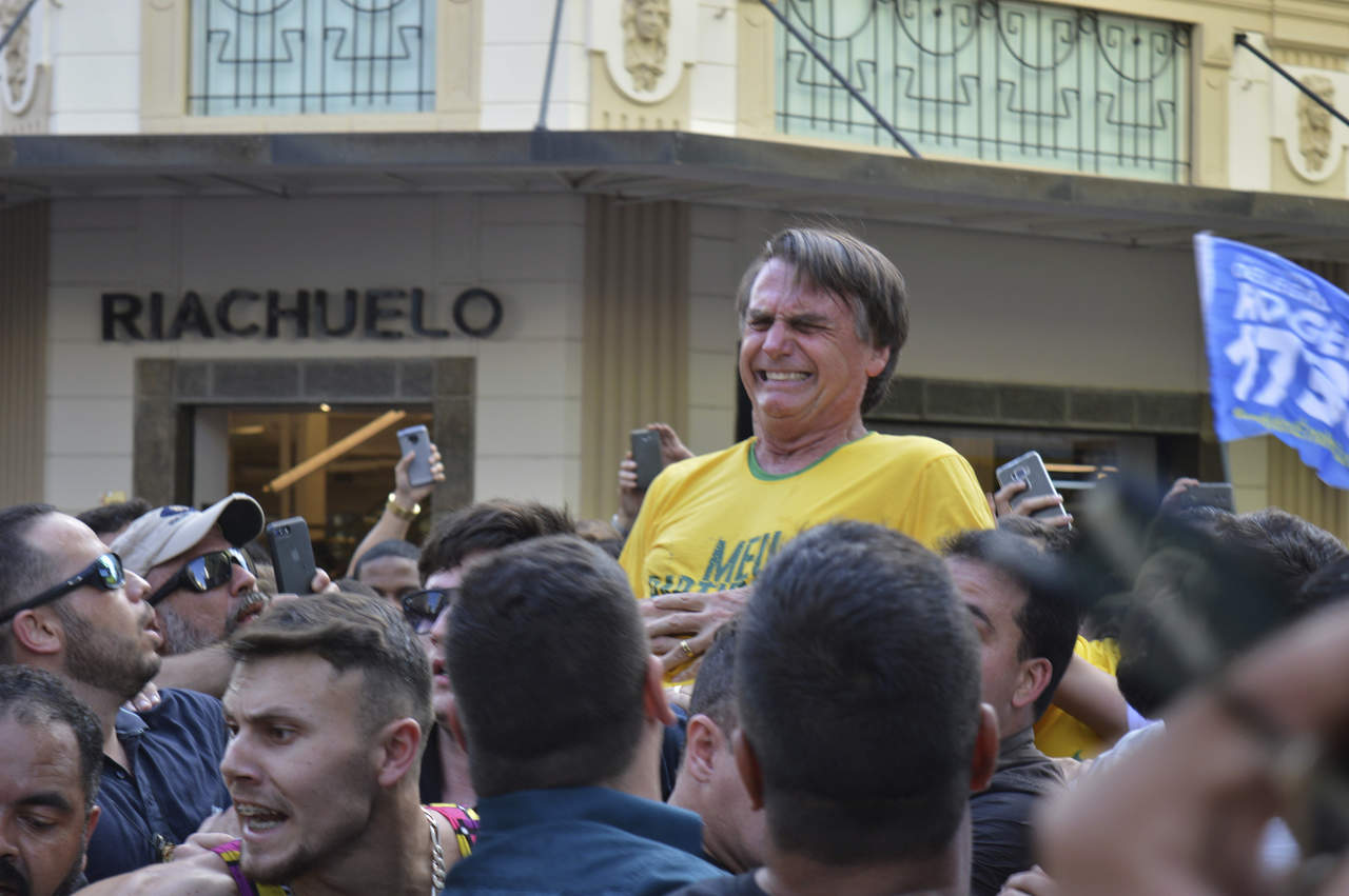 Atacan a candidato presidencial en Brasil