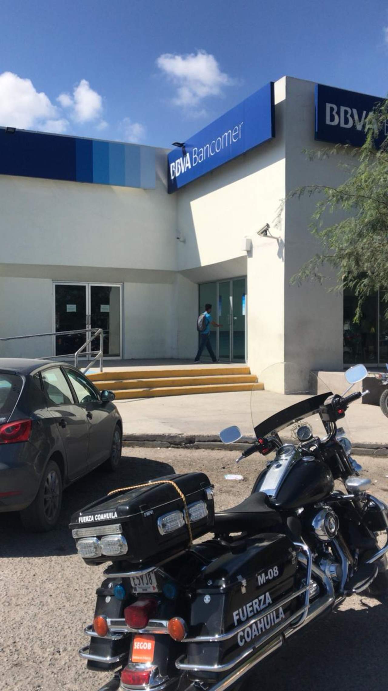 Asaltan a cuentahabiente a las afueras de banco en Torreón