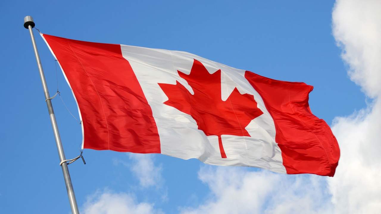 Denuncian STPS a defraudadores con ofertas falsas de empleo para Canadá