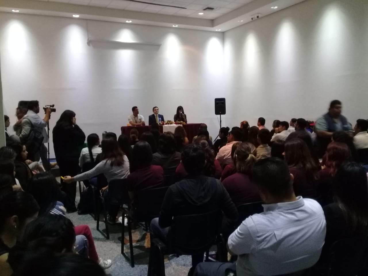 Imparten conferencia a abogados en Monclova