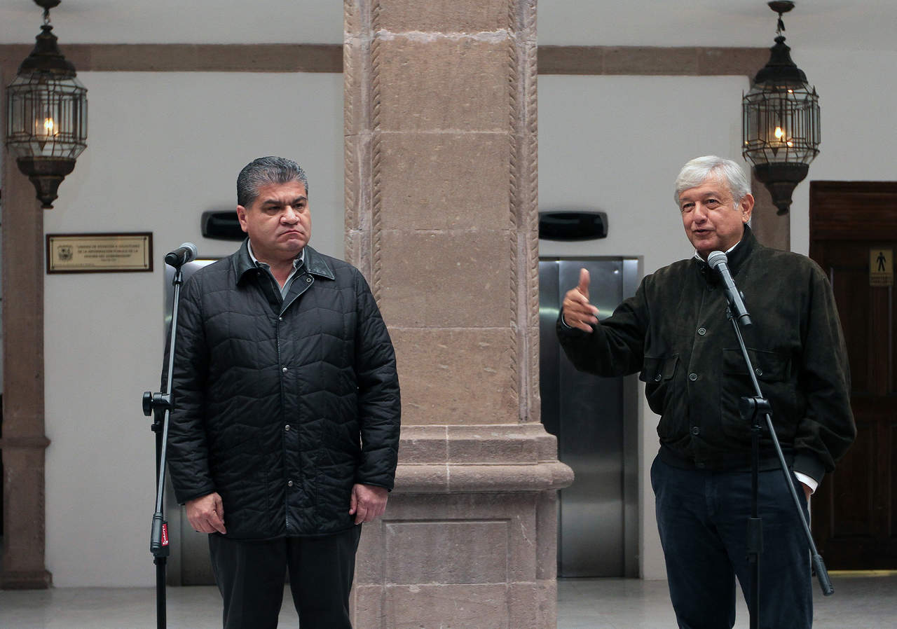 Piden ayuda a López Obrador... Miguel Riquelme y profesores