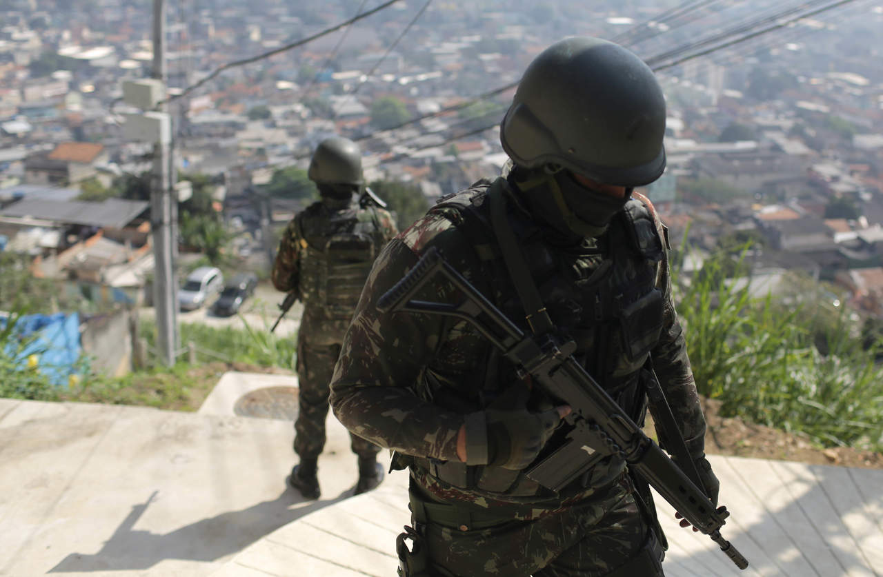 Ministro de Bolsonaro pide francotiradores en favelas