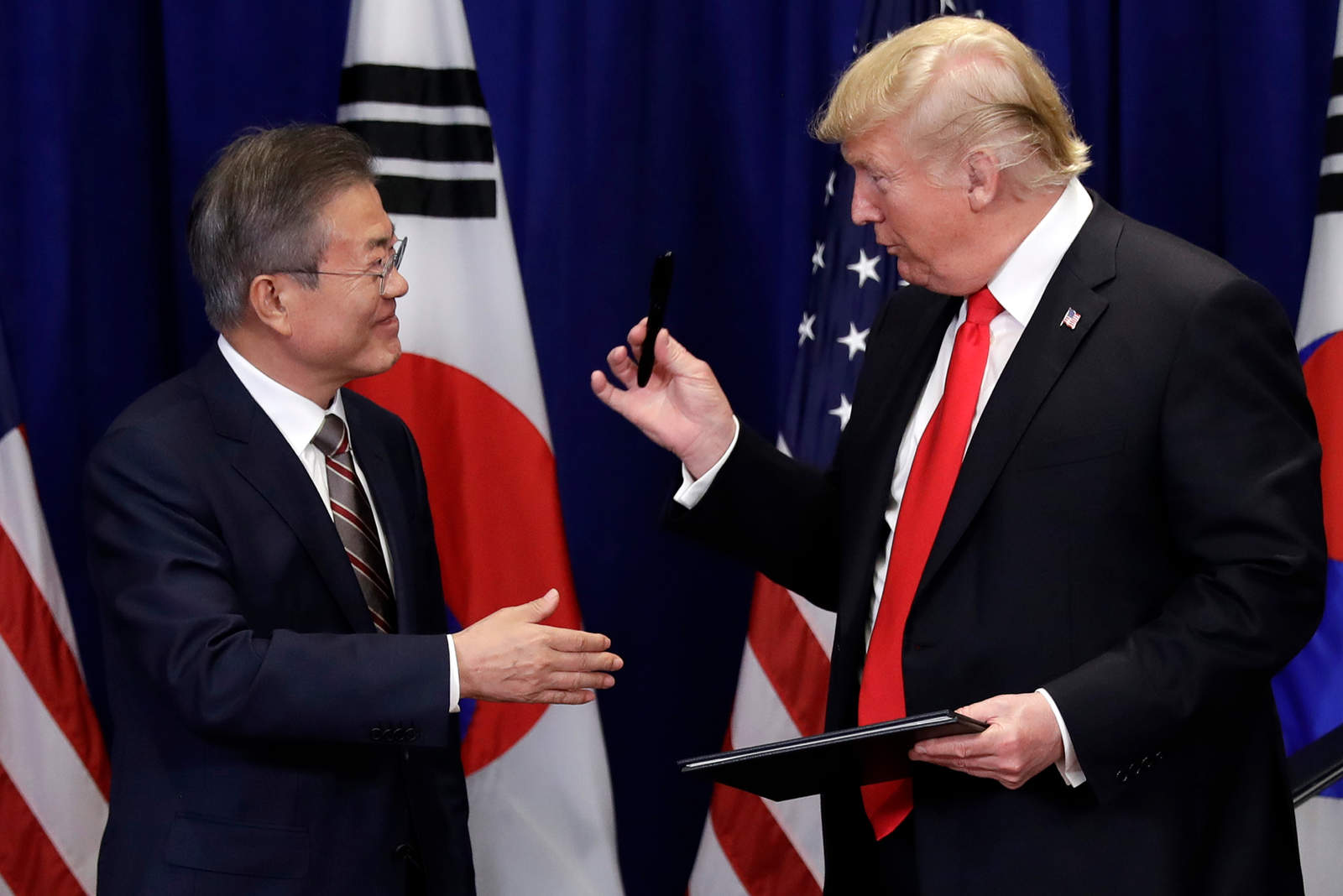 Trump, Moon y Abe acuerdan mantenerse firmes ante Norcorea
