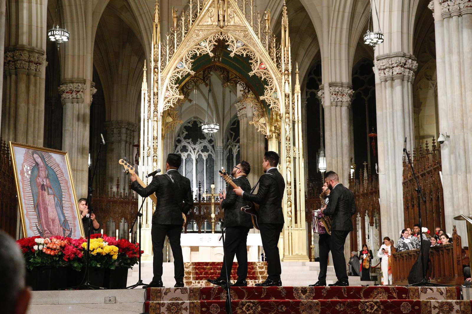 Cantan las mañanitas a la Guadalupana en catedral de Nueva York