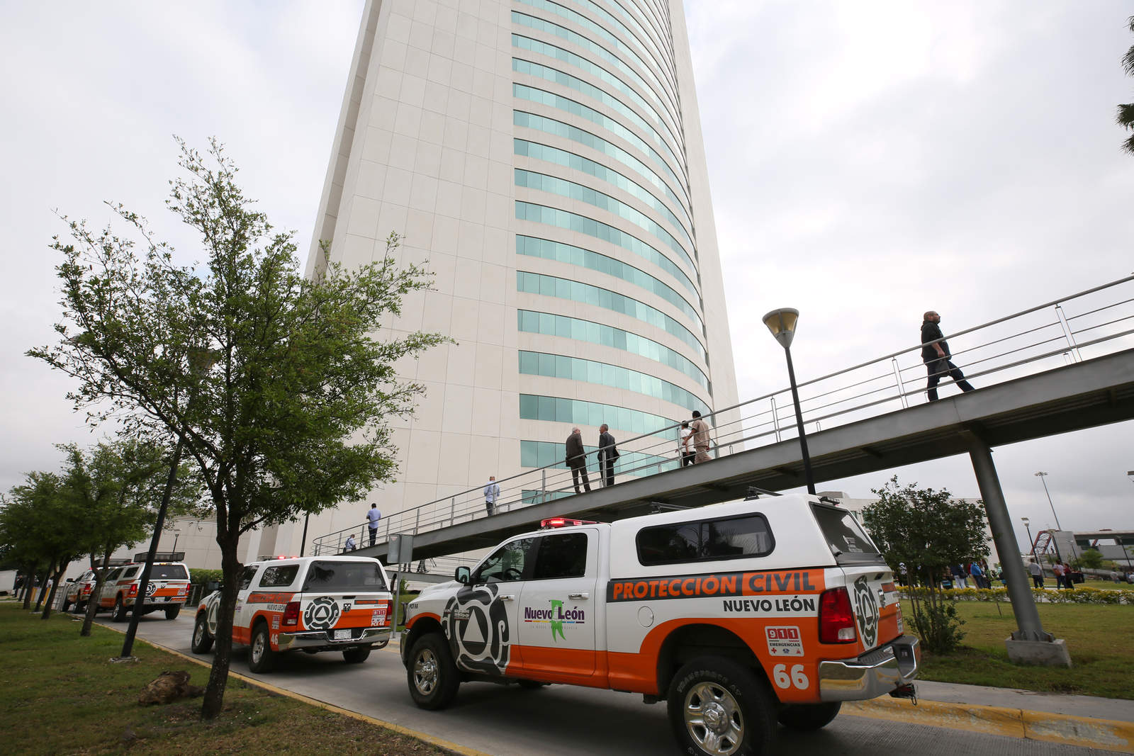 Vientos en Monterrey causan evacuación de la Torre Administrativa