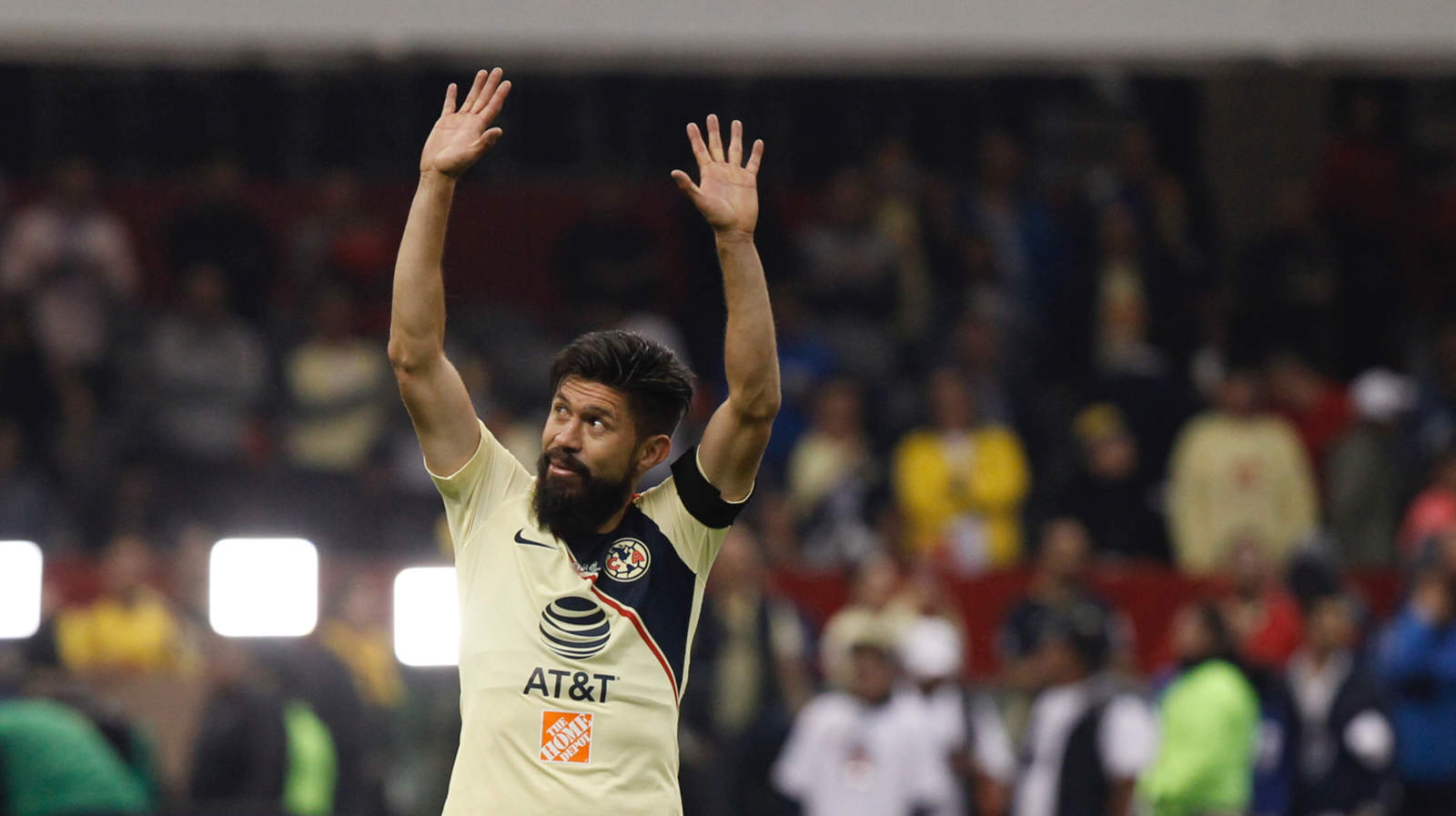 Afición y jugadores ovacionan a Oribe Peralta tras el campeonato