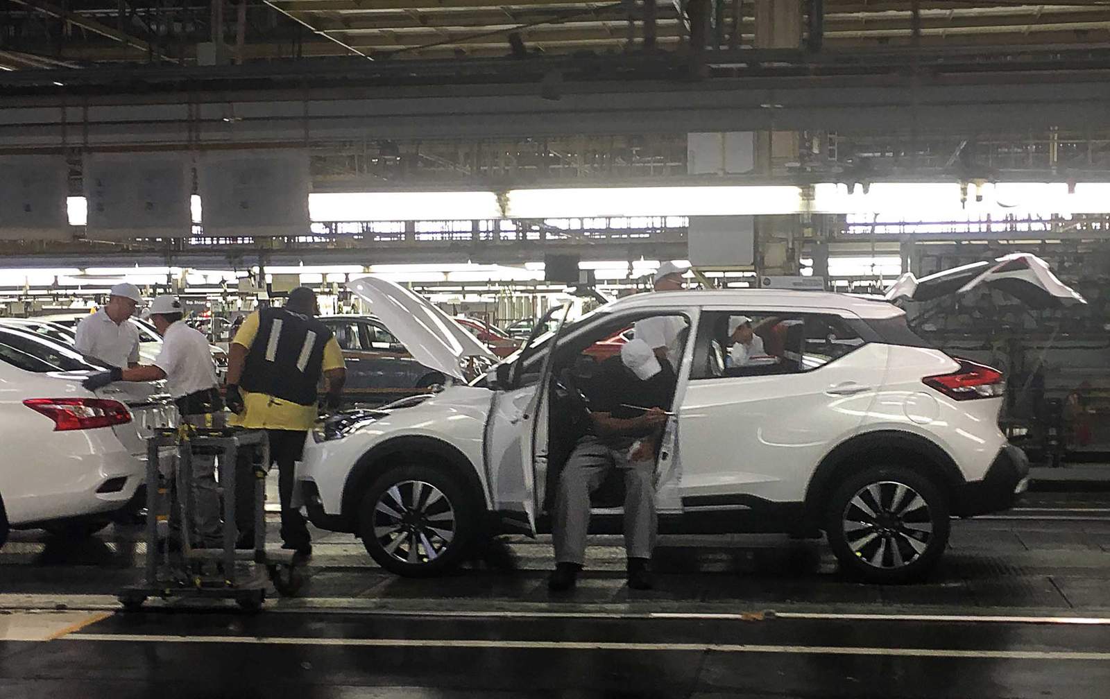 Nissan anuncia recorte de mil plazas en dos plantas en México