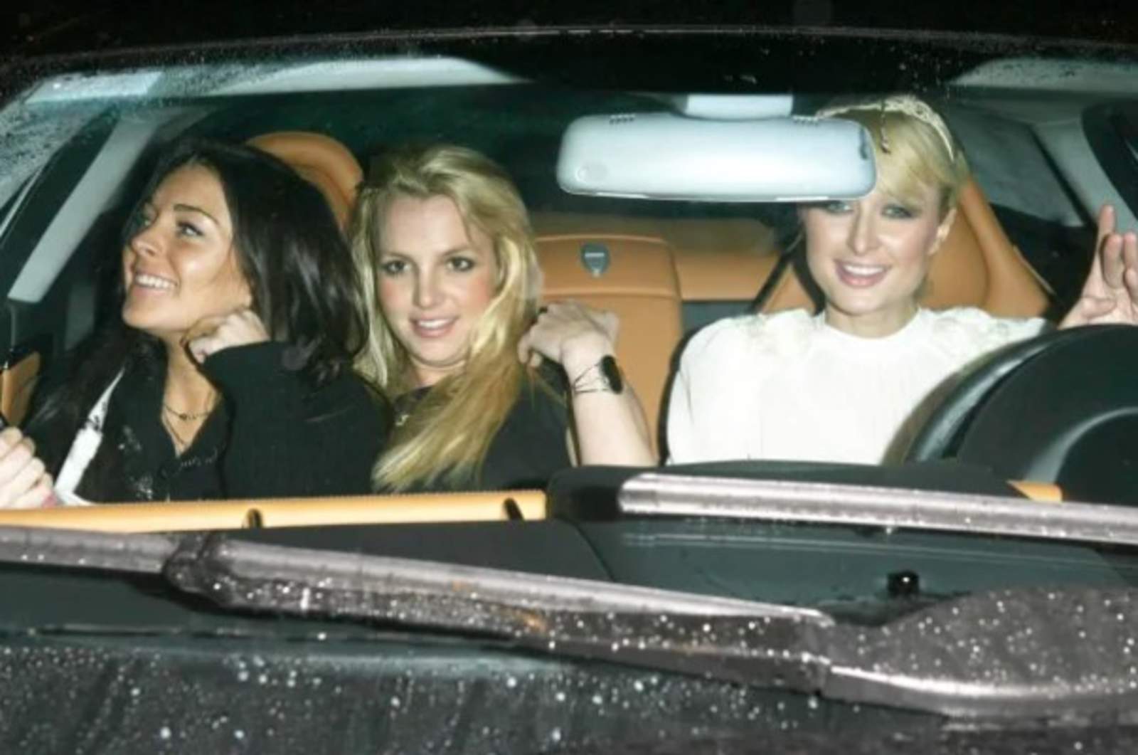 Paris Hilton revela la historia detrás de su foto con Lindsay y Britney