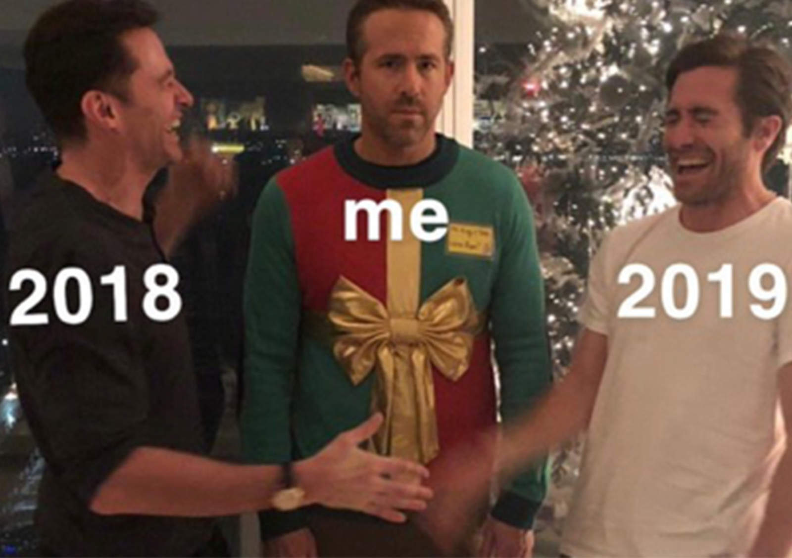 Ryan Reynolds se convierte en meme por usar suéter feo