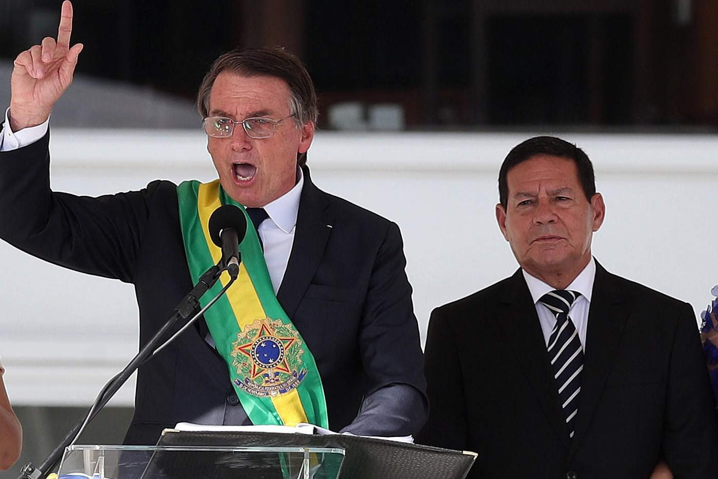 Bolsonaro busca relación equilibrada con China y se alinea con EU