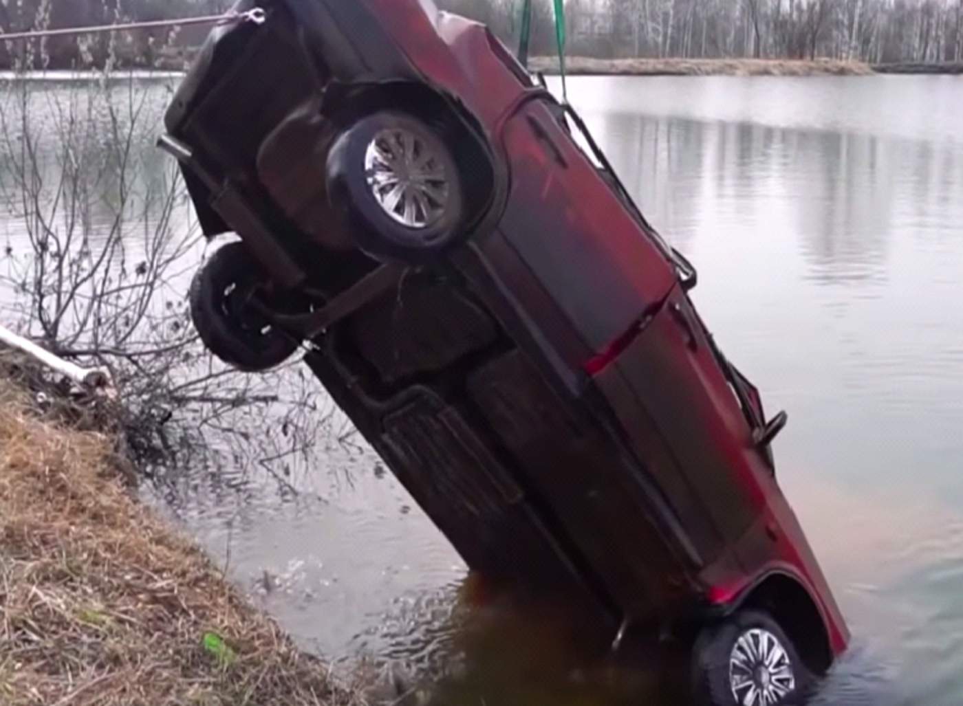 ¿Puede arrancar un auto que estuvo meses bajo el agua?